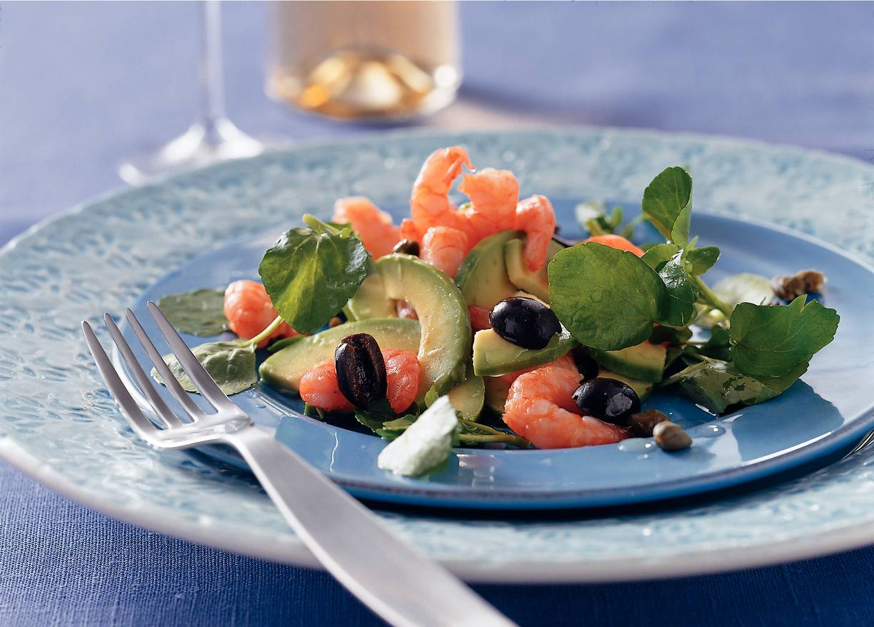 Salade met jumbogarnalen, avocado en waterkers