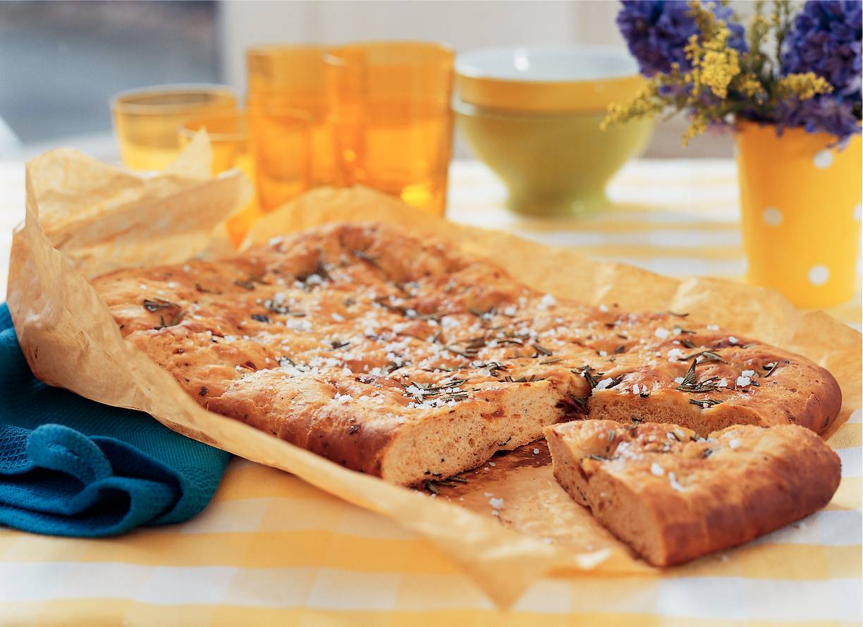Tomaten-olijvenbrood met rozemarijn