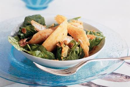 Spinaziesalade met sliptong en sinaasappeldressing