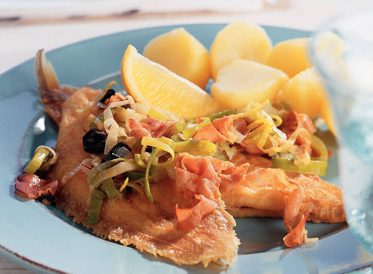 Gebakken sliptong met ham en prei