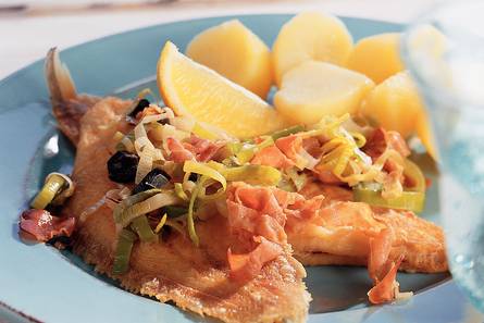 Gebakken sliptong met ham en prei