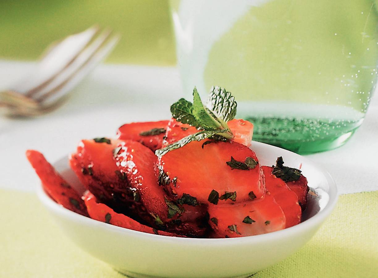 Aardbeien in dessertwijn