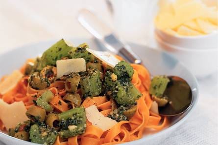 Tagliatelle met bleekselderij en pestosaus
