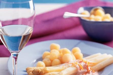 Asperges in oranjesaus