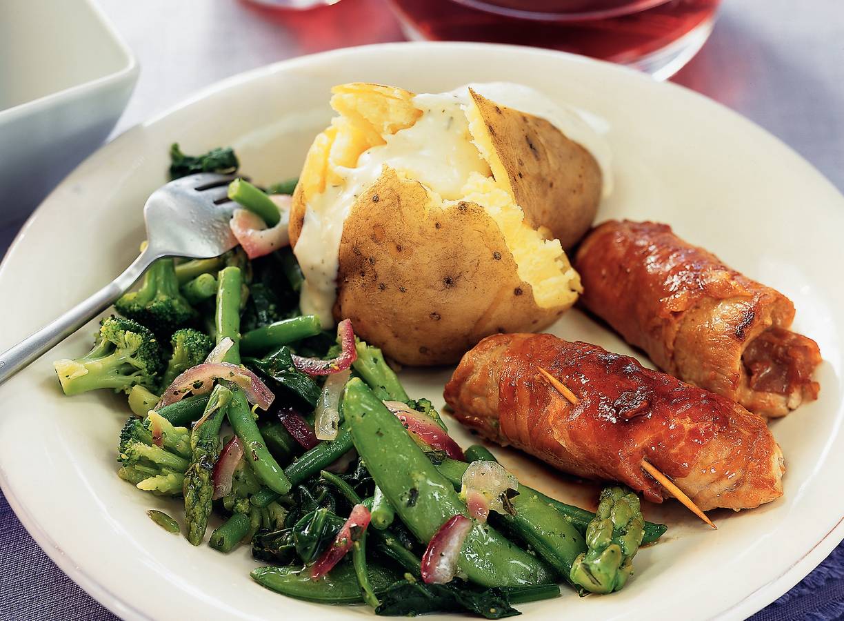 Schnitzelrolletjes met gepofte aardappel