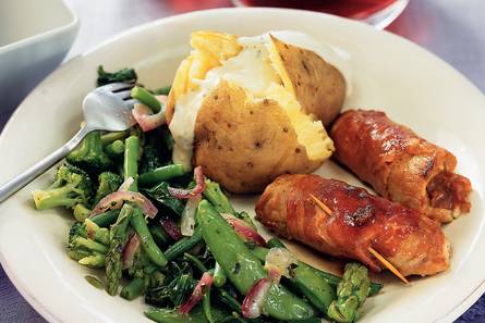 Schnitzelrolletjes met gepofte aardappel
