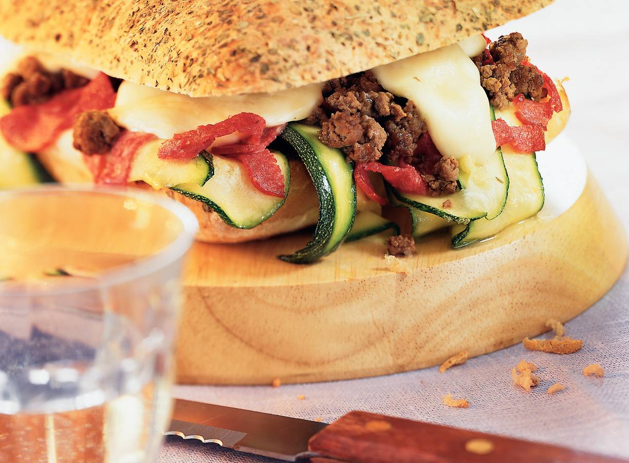 Focaccia met tartaar en courgette