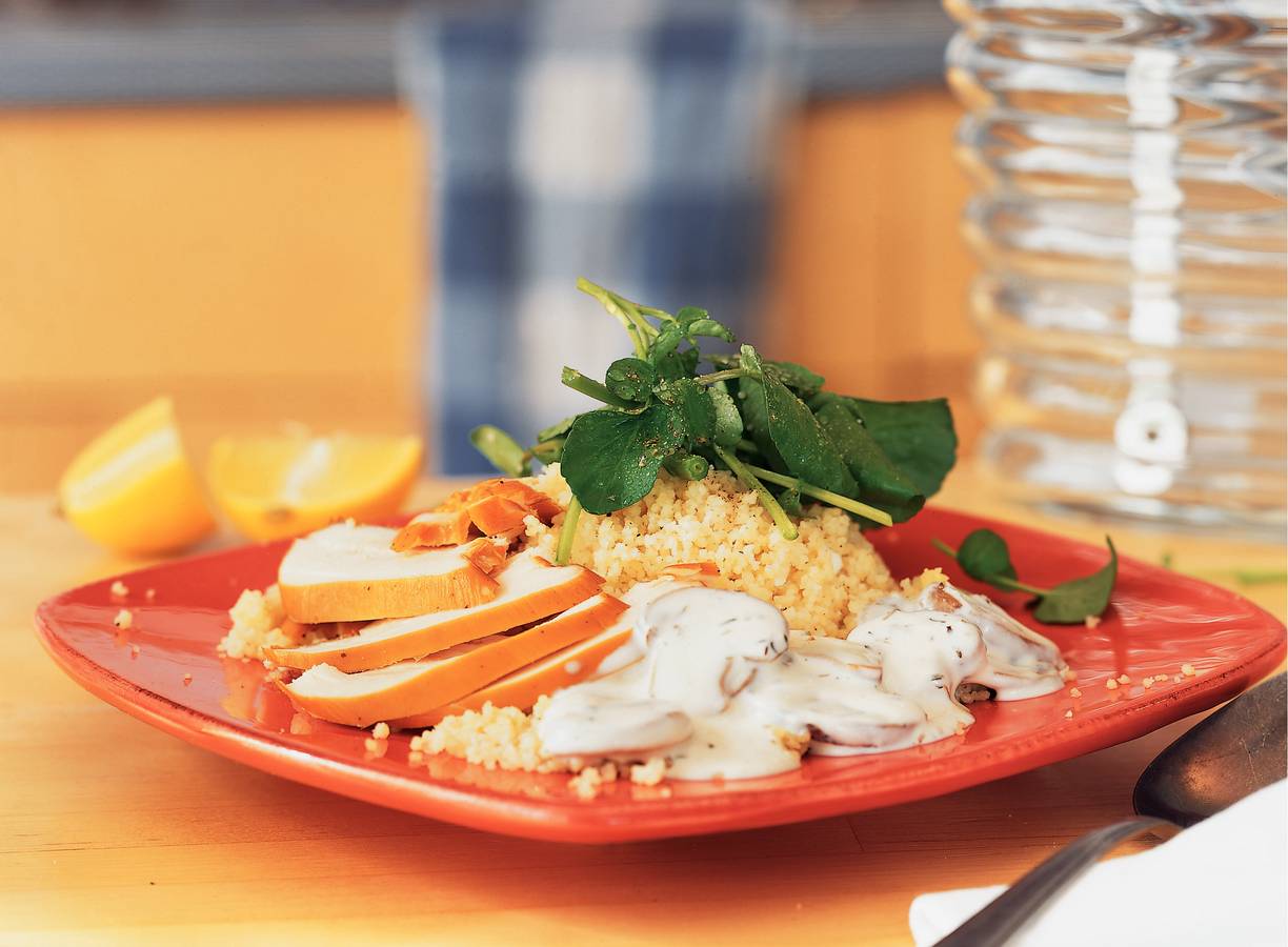 Champignoncouscous met gerookte kip