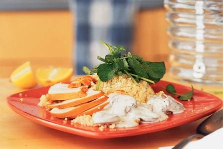 Champignoncouscous met gerookte kip