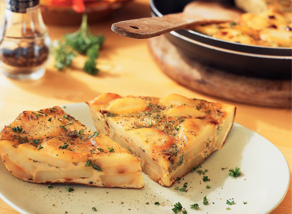 Aardappelomelet met paprikasalade