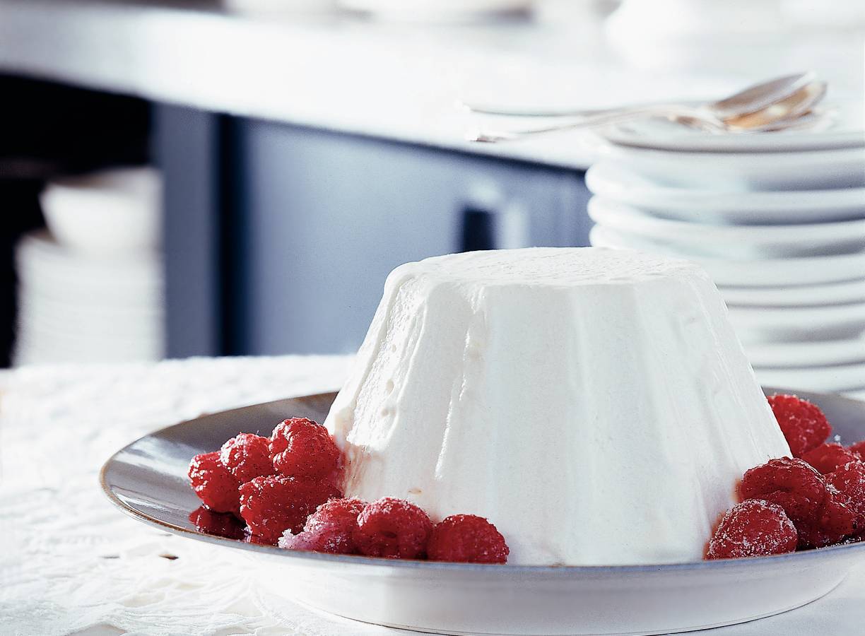 Platte-kaaspudding met frambozen