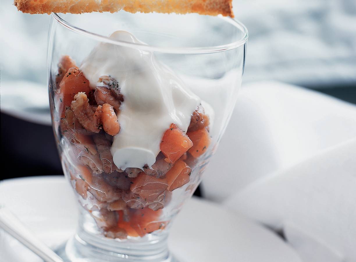 Zalm-garnalencocktail met citroenmayonaise