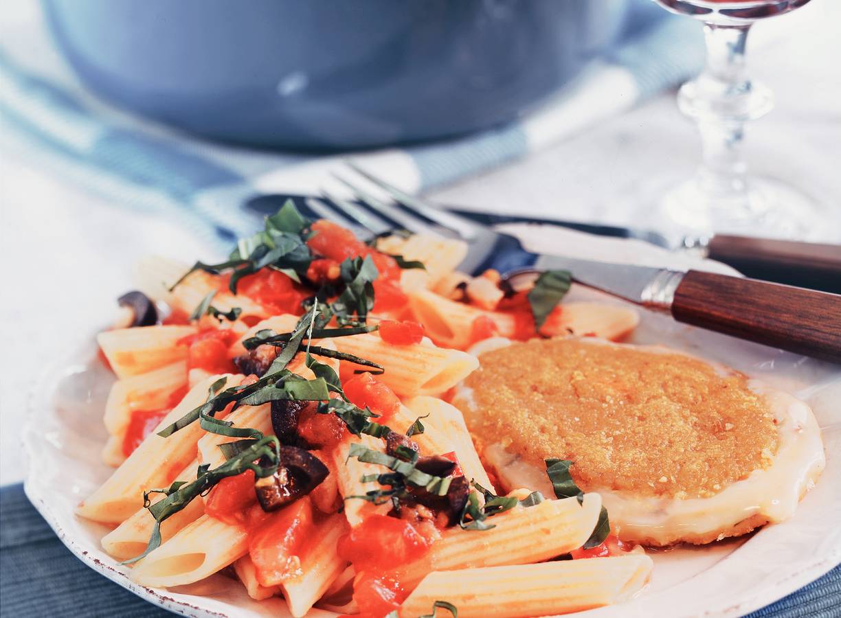 Kaasschnitzel met pasta en tomaten