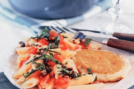 Kaasschnitzel met pasta en tomaten