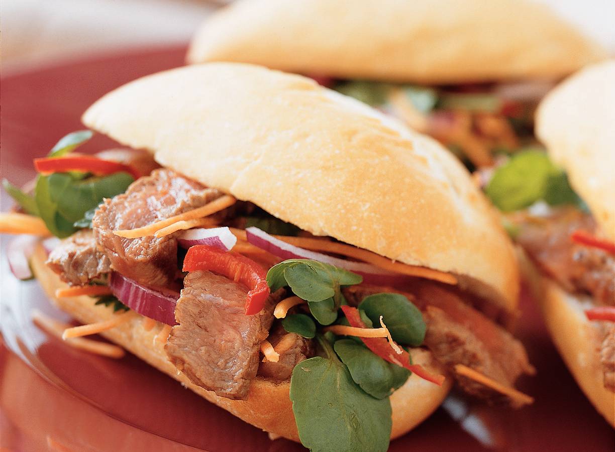 Vietnamees broodje biefstuk