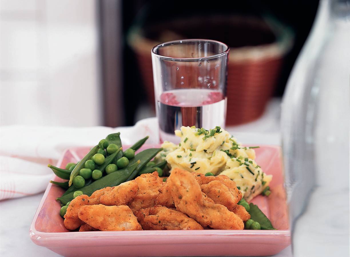 Kibbeling met bieslookpuree en sugar snaps