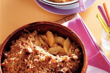 Warm appeldessert met hazelnoot-kruimelkorst