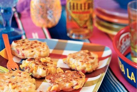 Maïskoekjes met pikante salsadipsaus