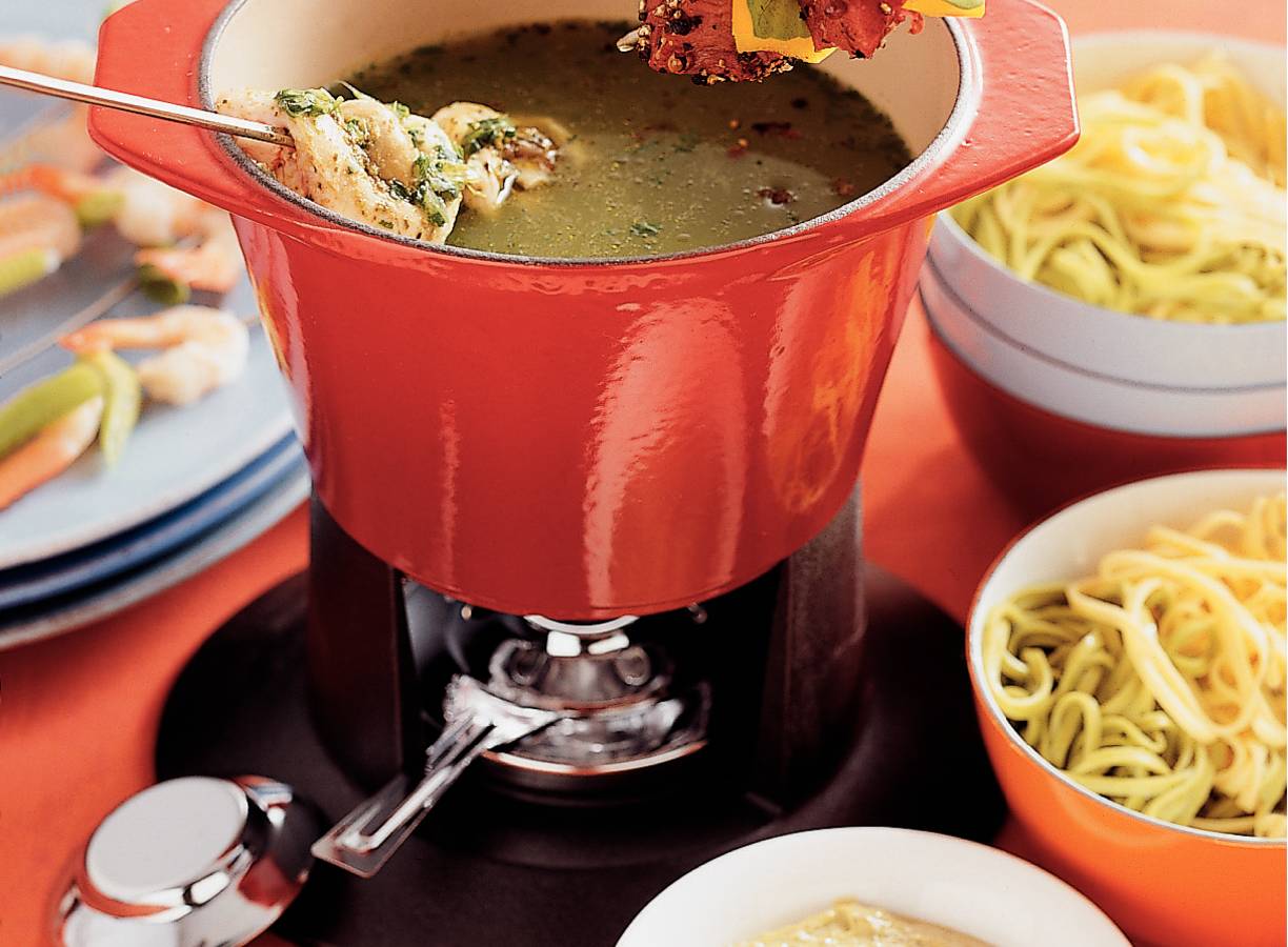 Rucolabouillonfondue met spiesjes