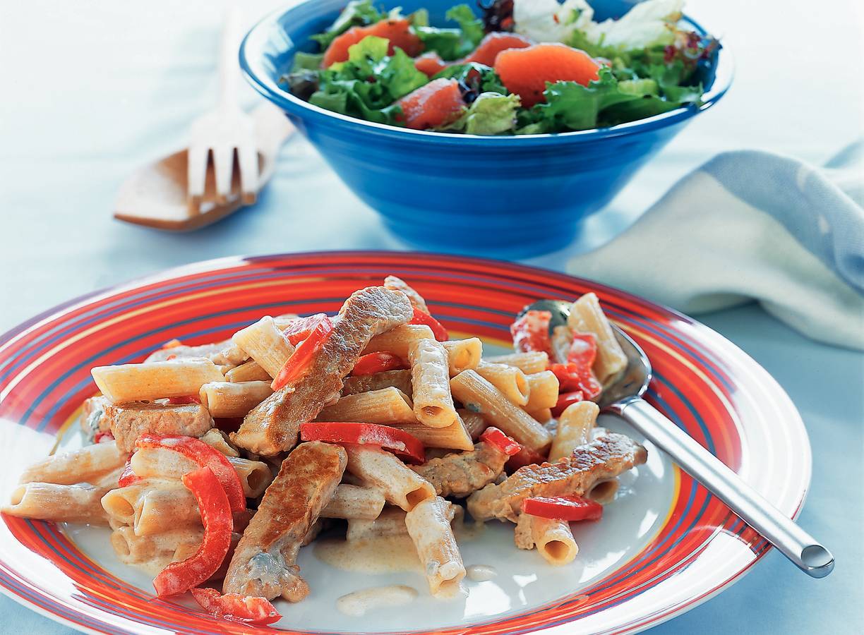 Pasta met schnitzelreepjes en kaassaus
