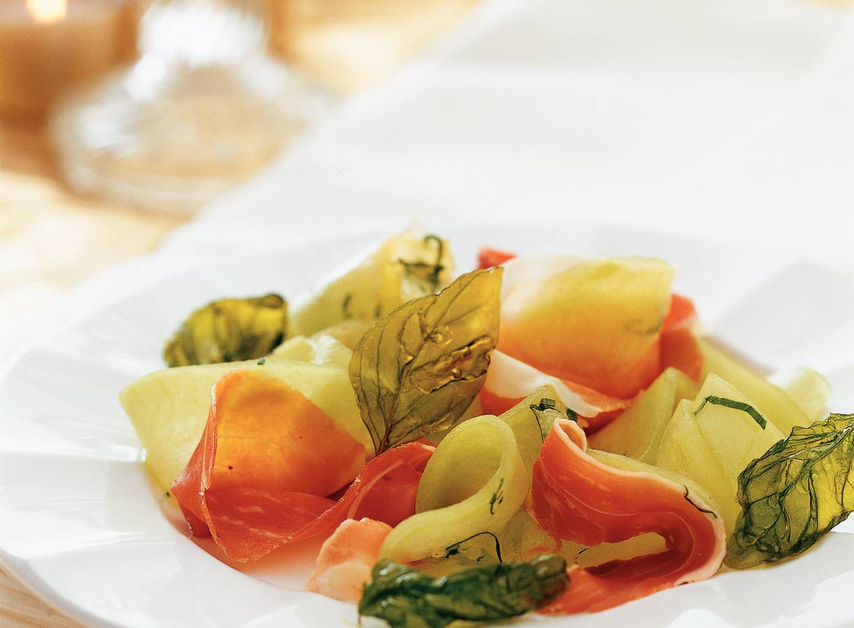 Meloenkrullen met Parmaham en basilicum