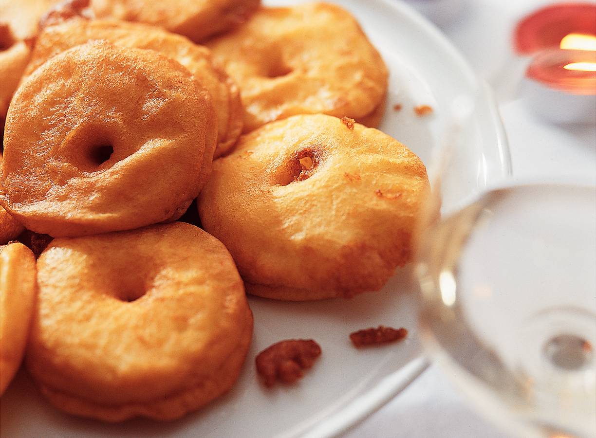 Kruidige appelbeignets met geitenkaas