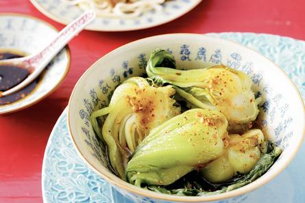 Gestoomde Shanghai paksoi met gemberdressing