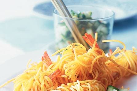 Met mie om­wik­kel­de gar­na­len