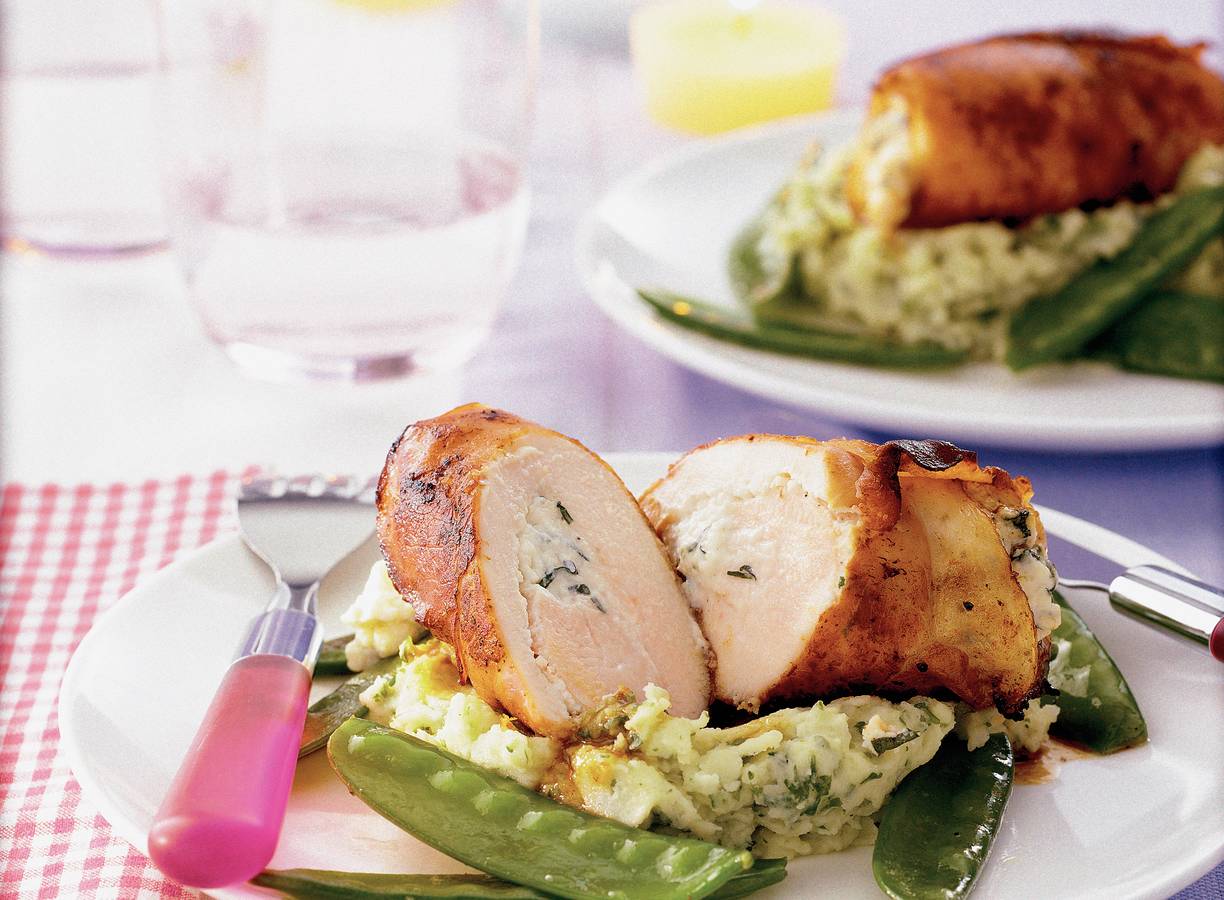 Met ricotta gevulde kiprolletjes met peterseliepuree