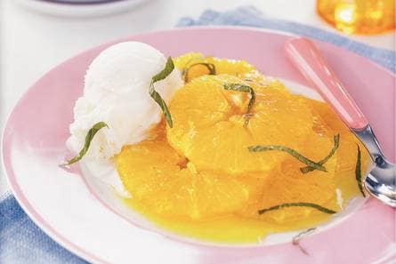 Gemarineerde sinaasappel met yoghurtijs