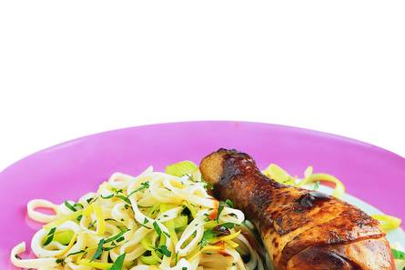 Drumsticks met oosterse mie