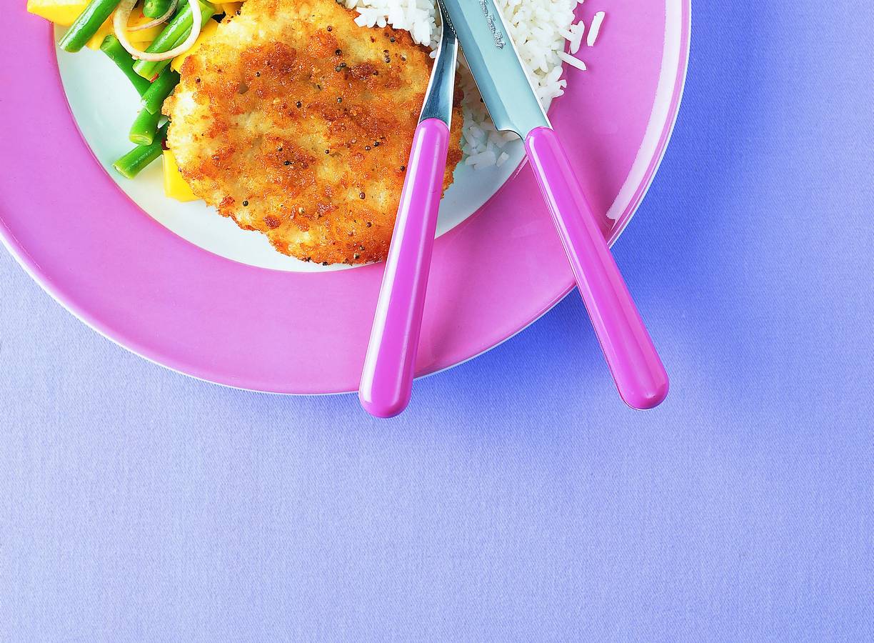 Visburgers met sperziebonen-mangosalade