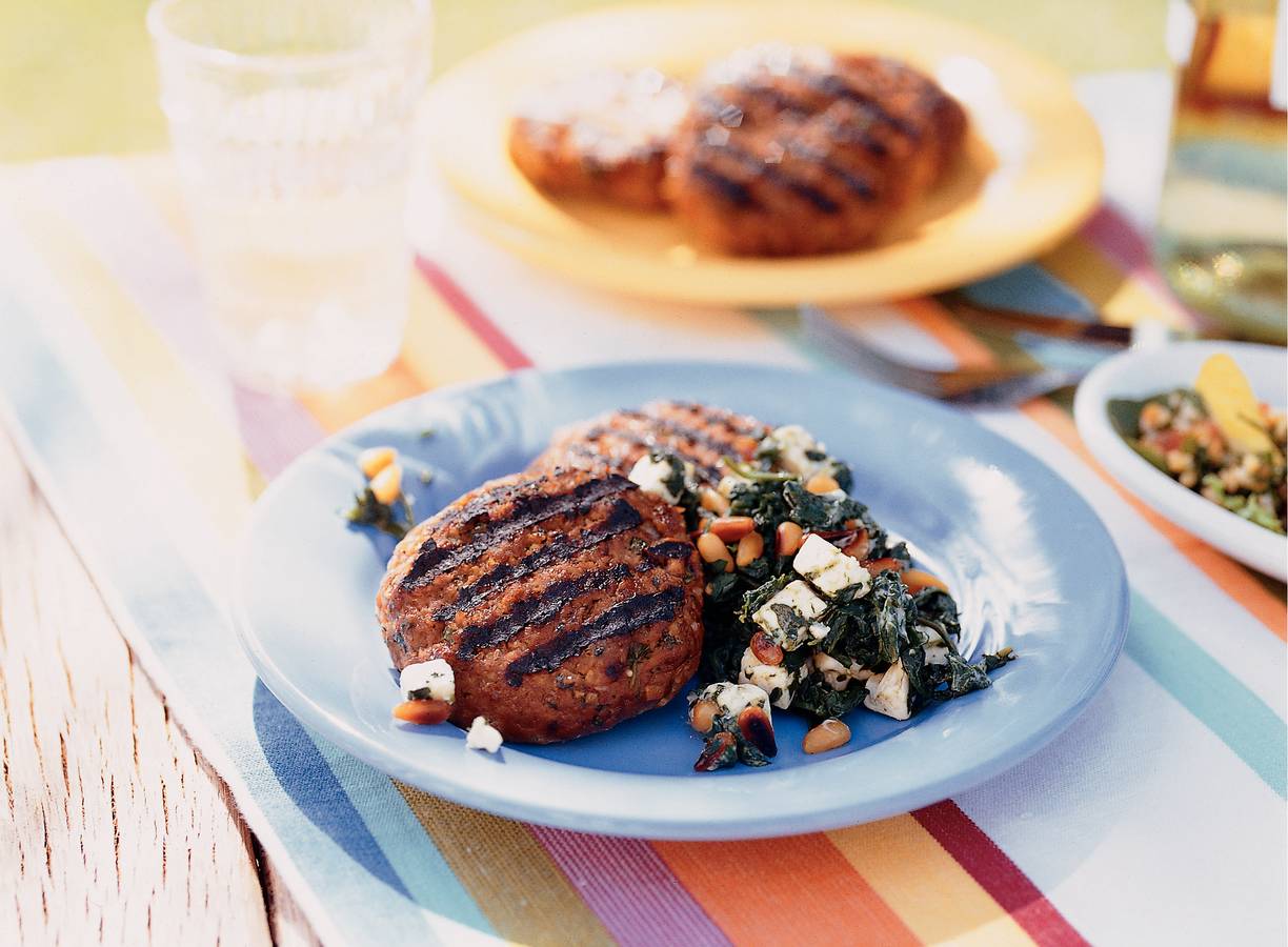 Hamburgers met spinazie en witte kaas