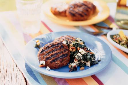 Hamburgers met spinazie en witte kaas