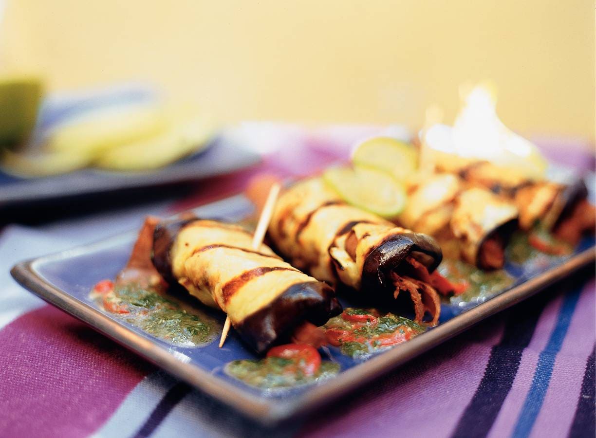 Aubergine-rosbiefrolletjes met pikante muntsaus