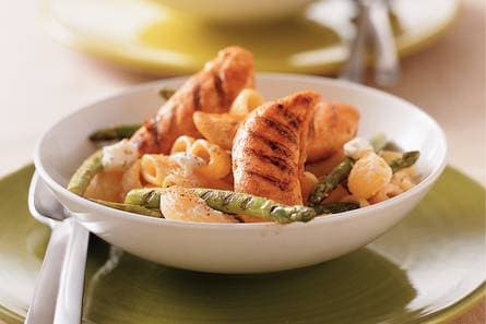 Pipe rigate met kip, geitenkaas en asperges