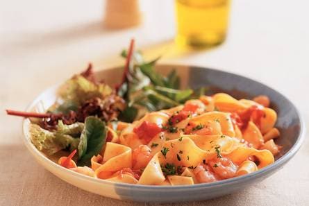 Pappardelle met tijgergarnalen en wodkasaus