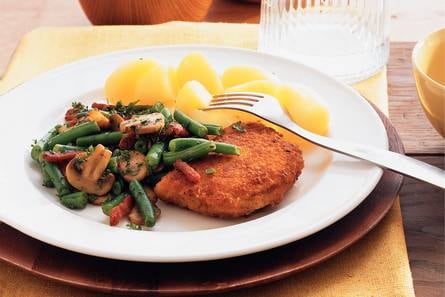 Kip cordon bleu met sperziebonen en spekjes