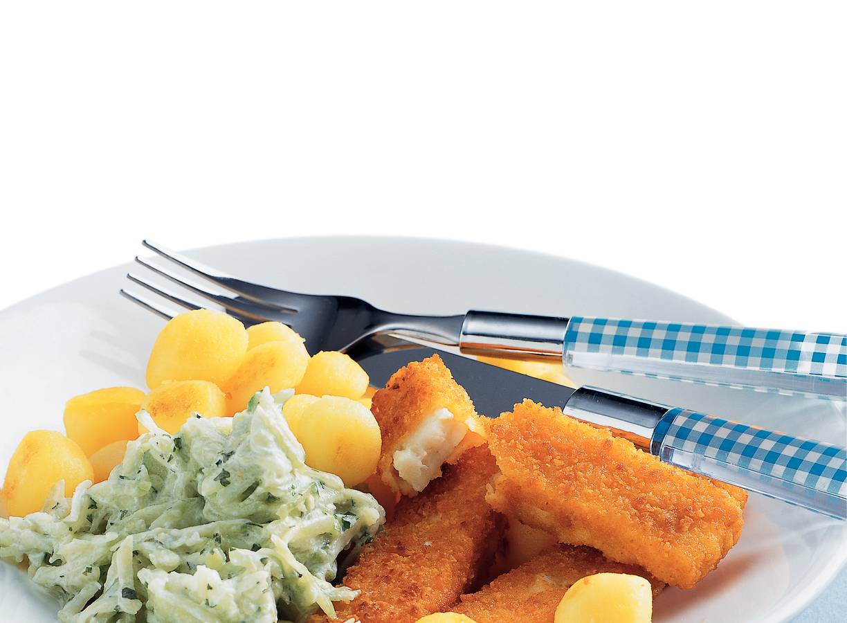 Vissticks met komkommersla en krieltjes