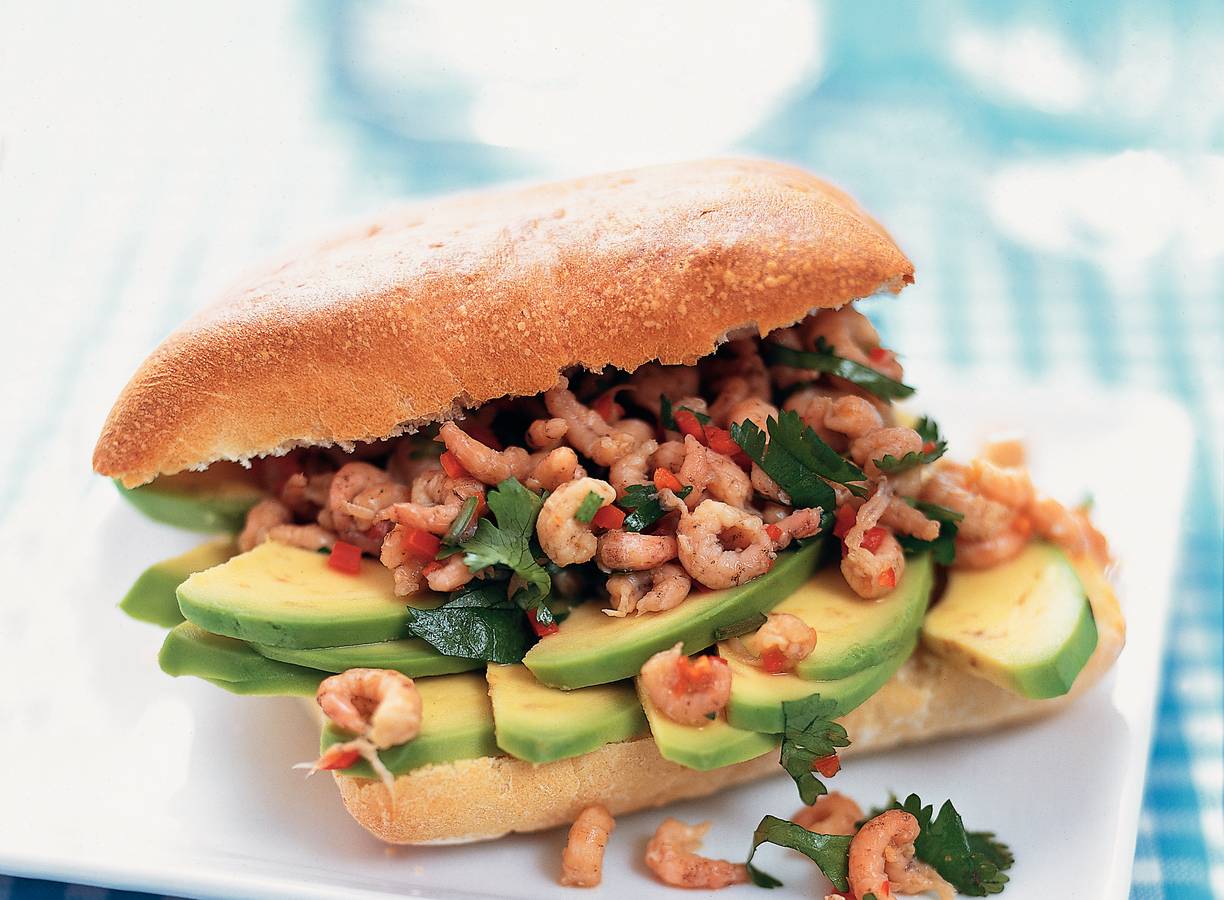 Ciabatta met avocado en Hollandse garnalen