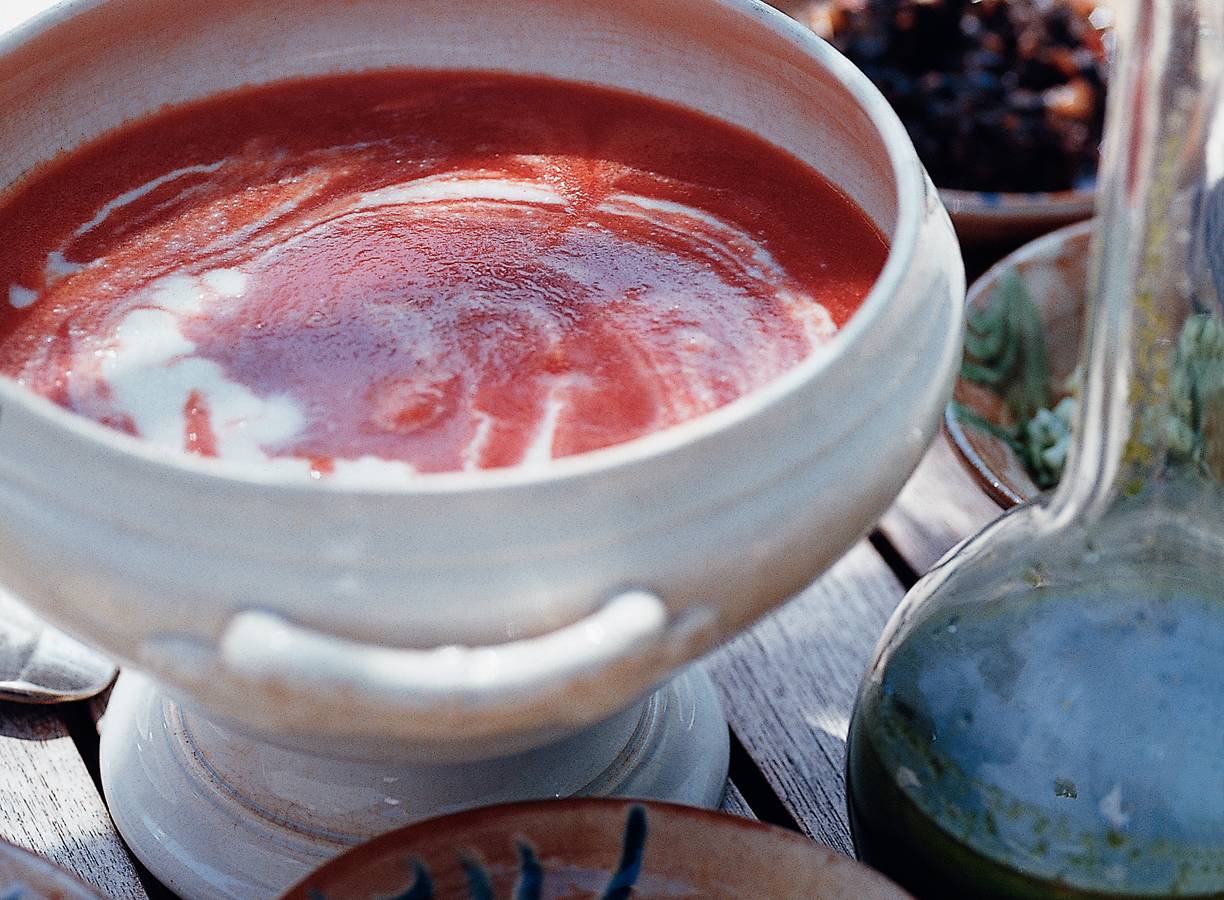 Gazpacho (koude tomatensoep) met kruidenolie en
aardappelcrème