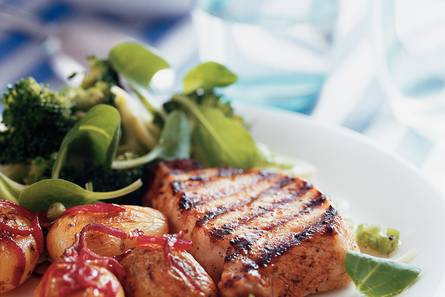 Gegrild varkensfiletlapje met broccolisalade