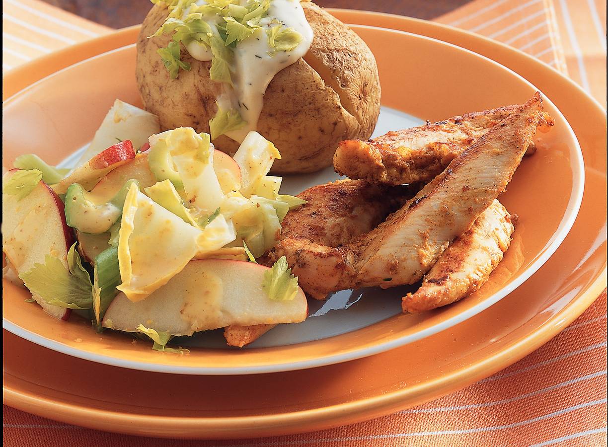 Kip met mosterd, pofaardappels en witlofsalade