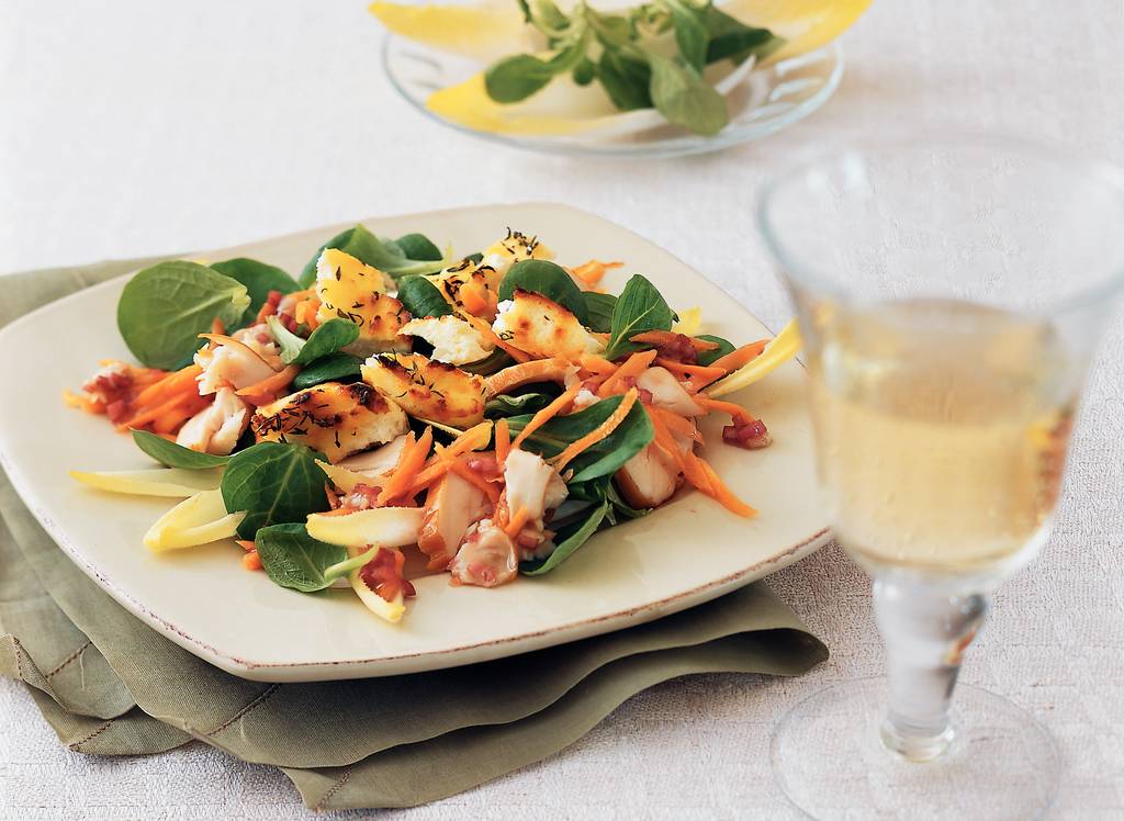 Herfstsalade met gebakken ricotta en gerookte kip