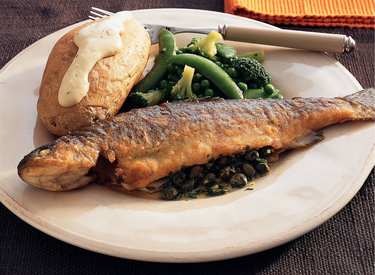 Forel met citroen en kappertjes
