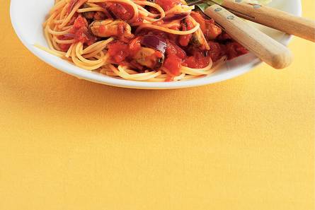 Spaghetti met mossel-tomatensaus