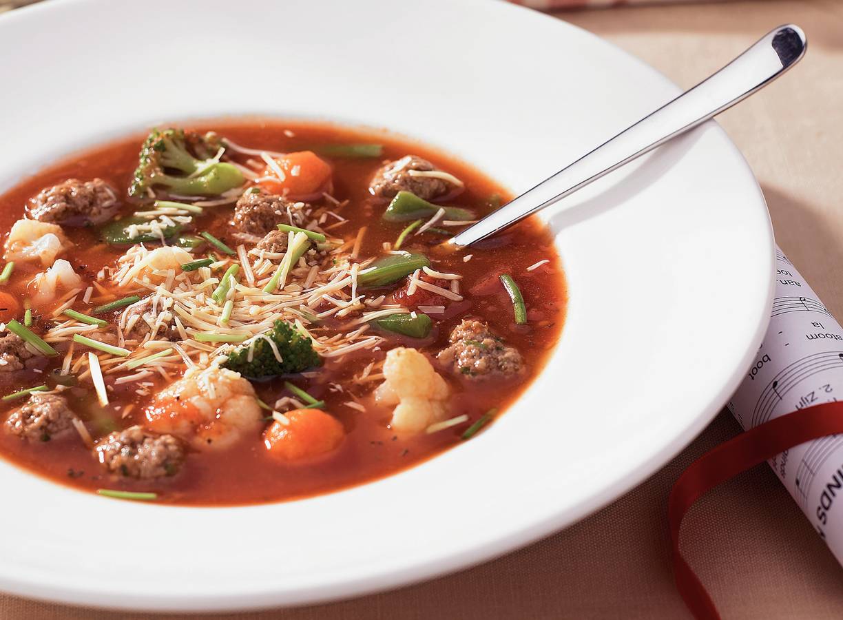 Minestronesoep met gehaktballetjes