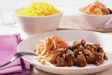 Rendang met gele rijst en atjar