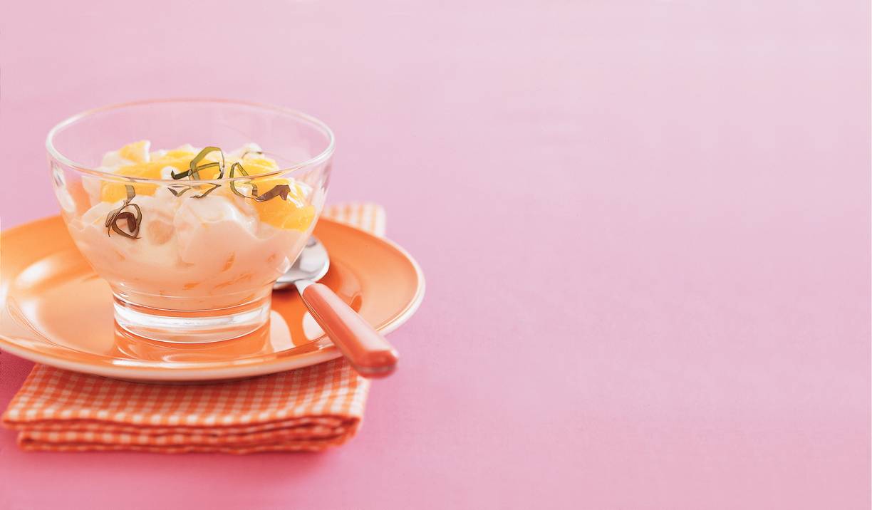 Exotische fruitkwark met mangosaus