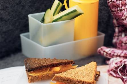 Kaas-abrikoossandwich